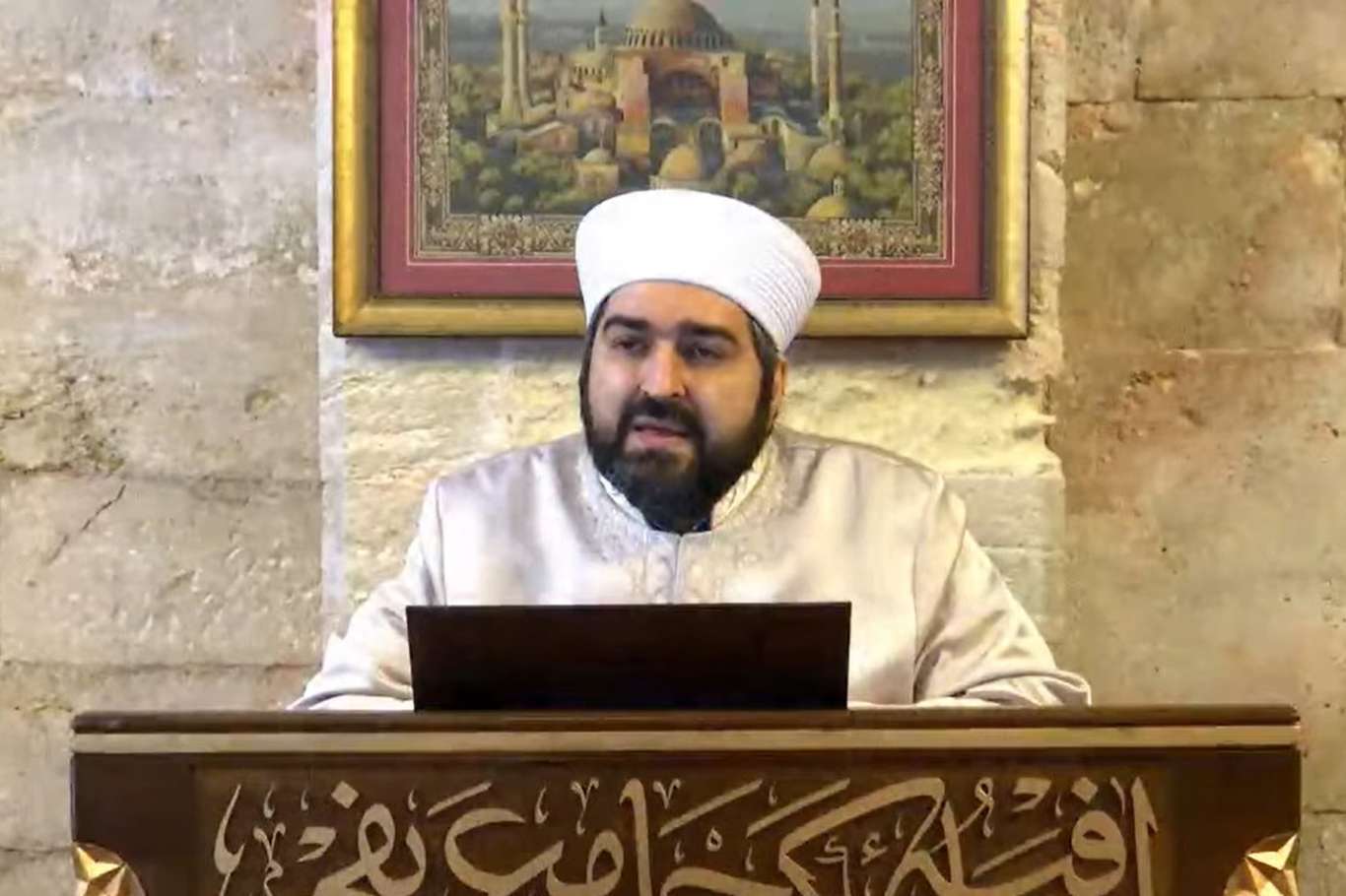 Prof. Dr. Boynukalın: Müslümanlar Hristiyanlığın simgesi domuz ve şaraptan uzak durmalı